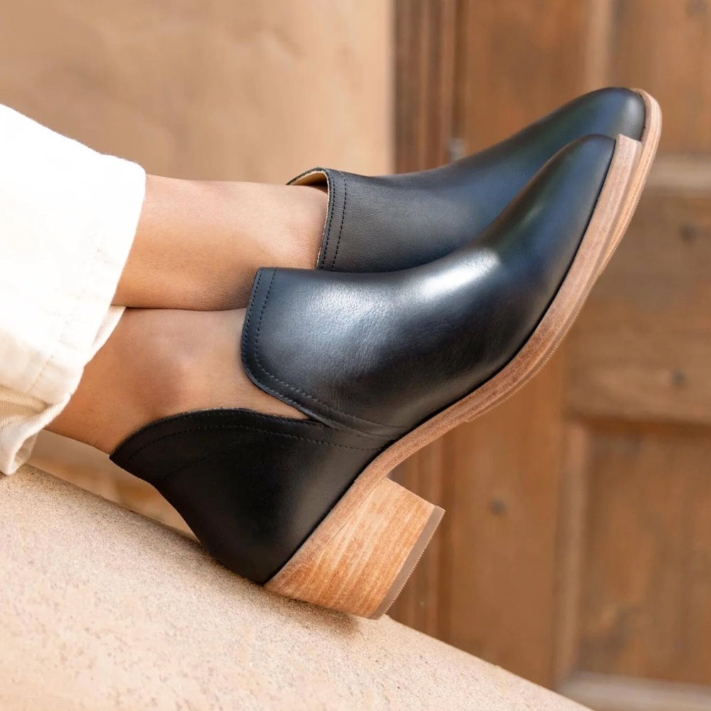 NISOLO MIA Everyday Ankle Bootie - like new! Worn once.